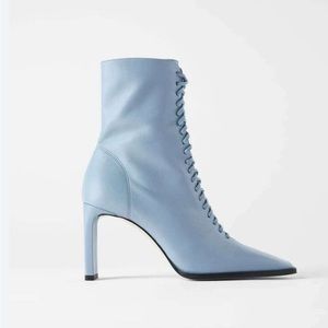 LIKE NEW L’Intervalle Baby Blue Lace Up Leather Ankle Booties SZ 41